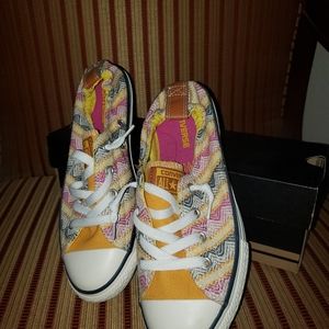 Converse Multi Color Juniors Sneaker, size 4 US or 6.5 womens
